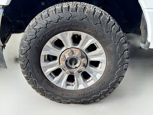 Used 2021 Ford F250 XLT w/ FX4 Off-Road Package image 27