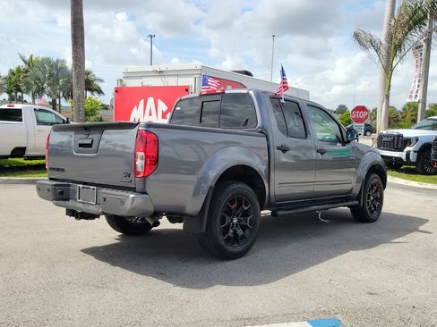 Used 2020 Nissan Frontier SV w/ Midnight Edition Floor Mats image 5