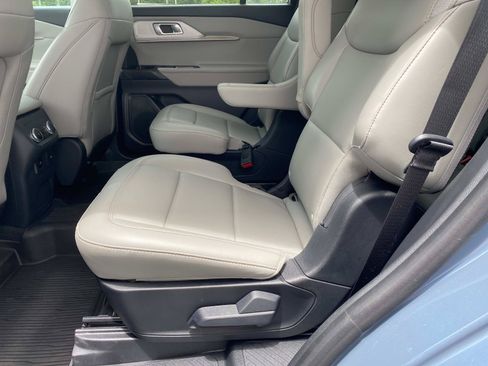 Used 2025 Ford Explorer Active w/ Active Comfort Package AWD/4WD image 14