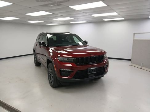 New 2025 Jeep Grand Cherokee Limited image 2