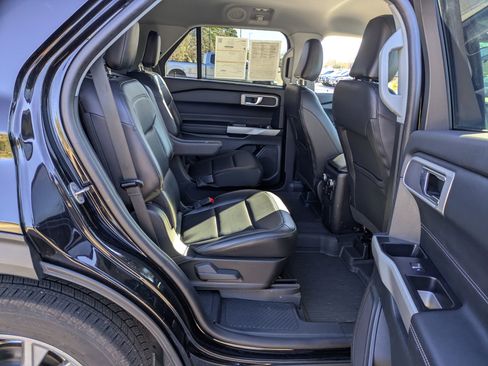 Certified 2022 Ford Explorer XLT w/ Equipment Group 202A image 37