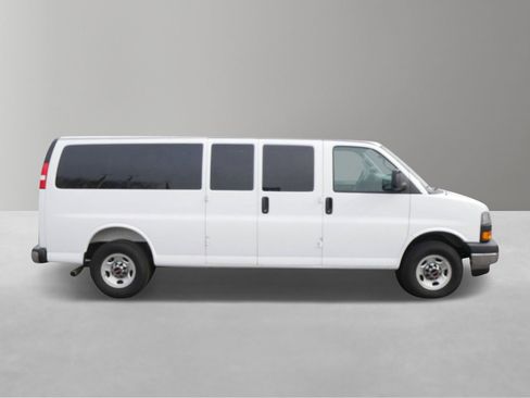 Used 2025 GMC Savana 3500 LT w/ LT Preferred Equipment Group RWD image 3