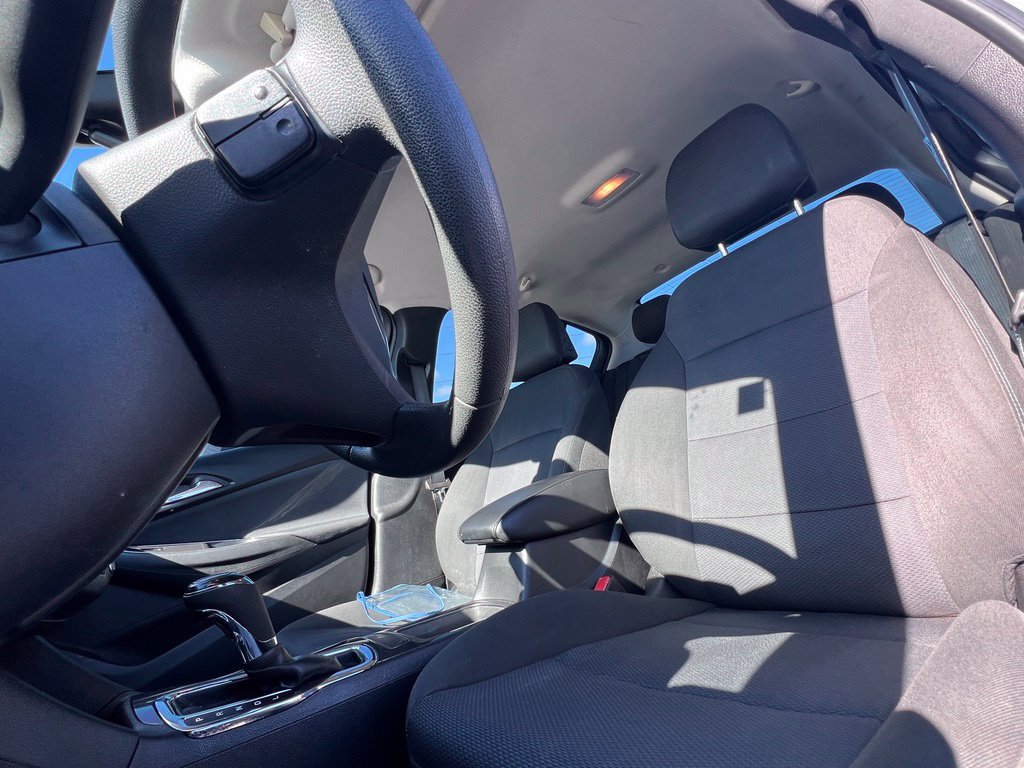 Used 2018 Chevrolet Cruze LT w/ Convenience Package FWD image 13