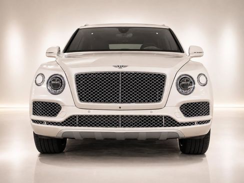 Used 2018 Bentley Bentayga AWD/4WD image 12