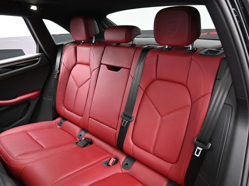 Certified 2025 Porsche Macan image 24