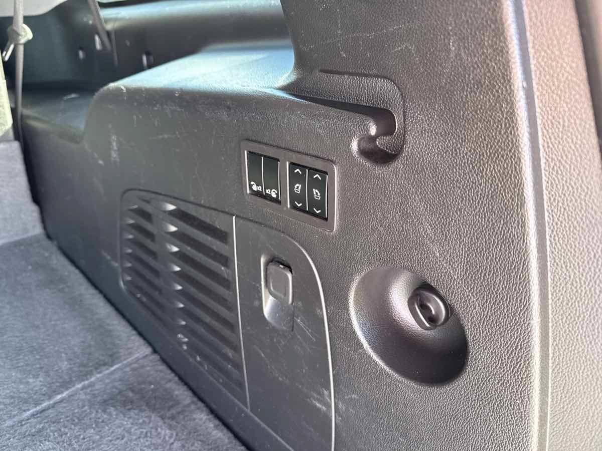 Used 2019 Cadillac Escalade ESV Premium Luxury AWD/4WD image 21