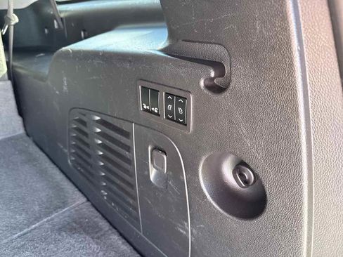 Used 2019 Cadillac Escalade ESV Premium Luxury image 21