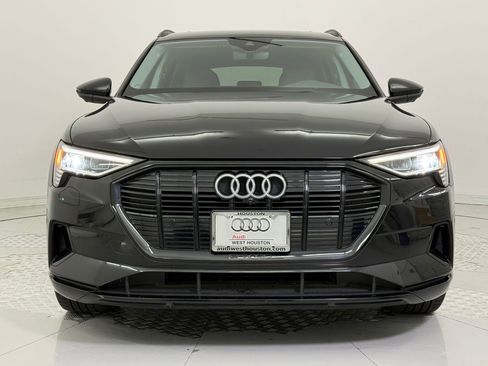 Certified 2022 Audi e-tron Premium w/ Convenience Plus Package image 6