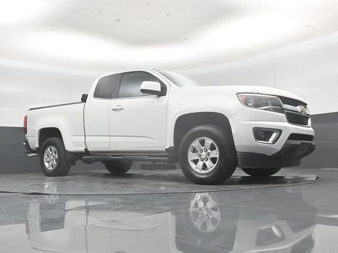 Used 2018 Chevrolet Colorado W/T w/ WT Convenience Package RWD image 43
