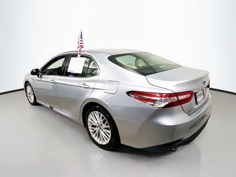 Used 2018 Toyota Camry XLE image 5