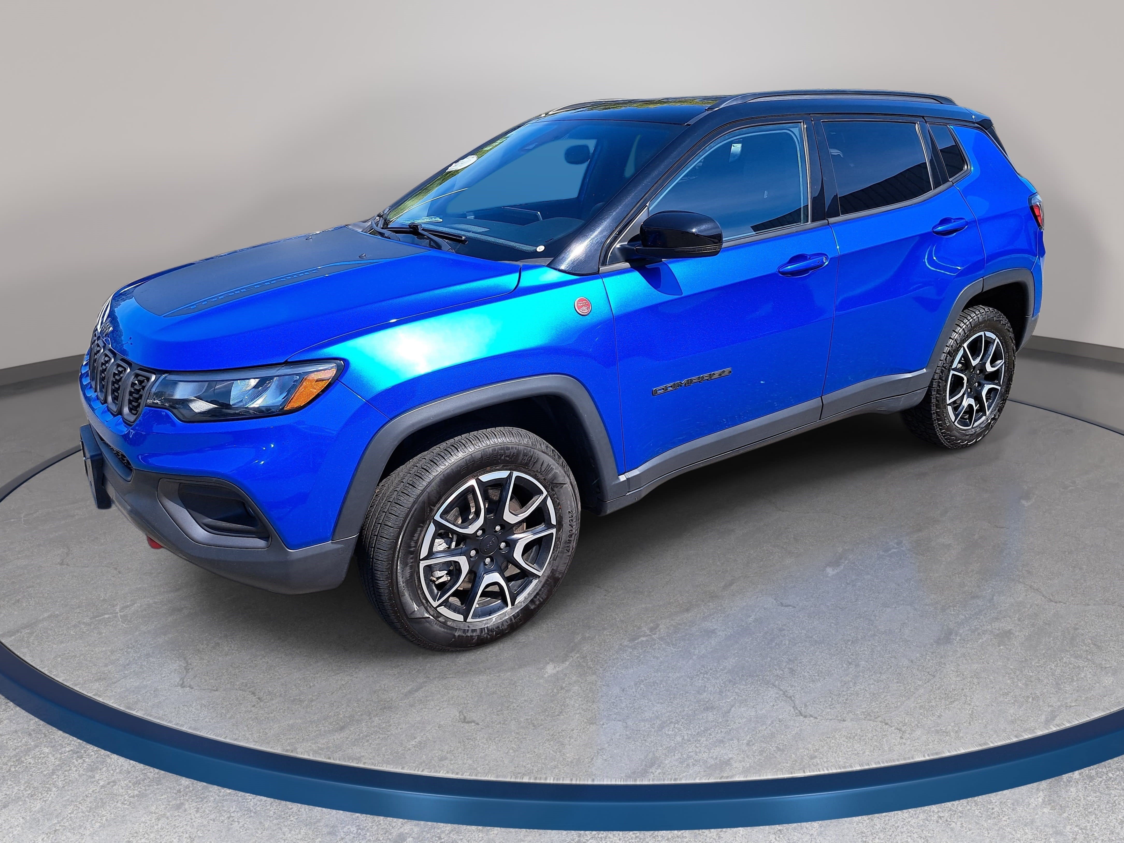 Used 2024 Jeep Compass Trailhawk AWD/4WD image 1