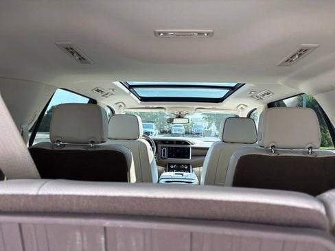 Used 2022 GMC Yukon Denali AWD/4WD image 9