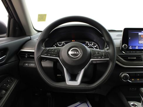 Used 2025 Nissan Altima 2.5 SV image 22