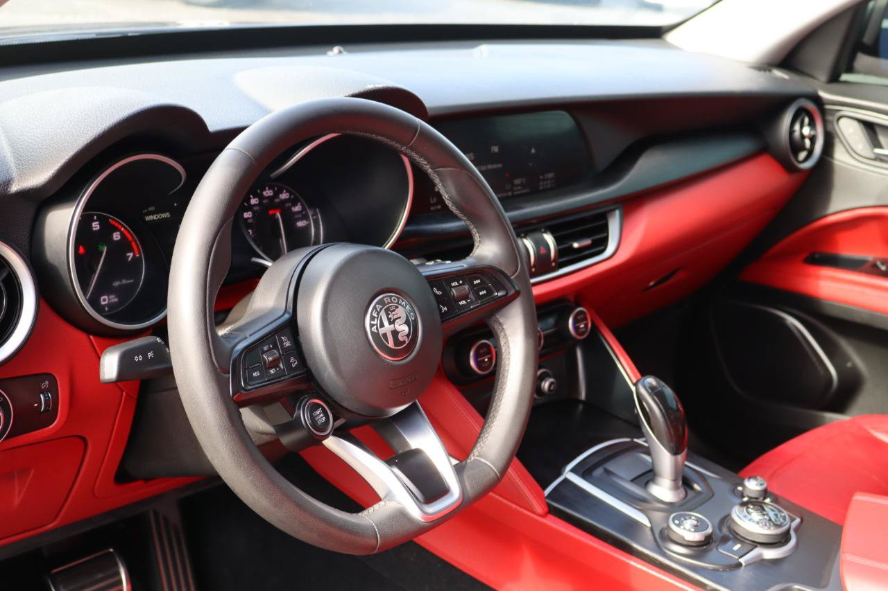 Used 2018 Alfa Romeo Stelvio AWD image 32