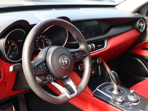 Used 2018 Alfa Romeo Stelvio AWD image 32