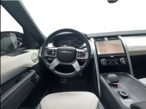 Used 2024 Land Rover Discovery Dynamic SE AWD/4WD image 38