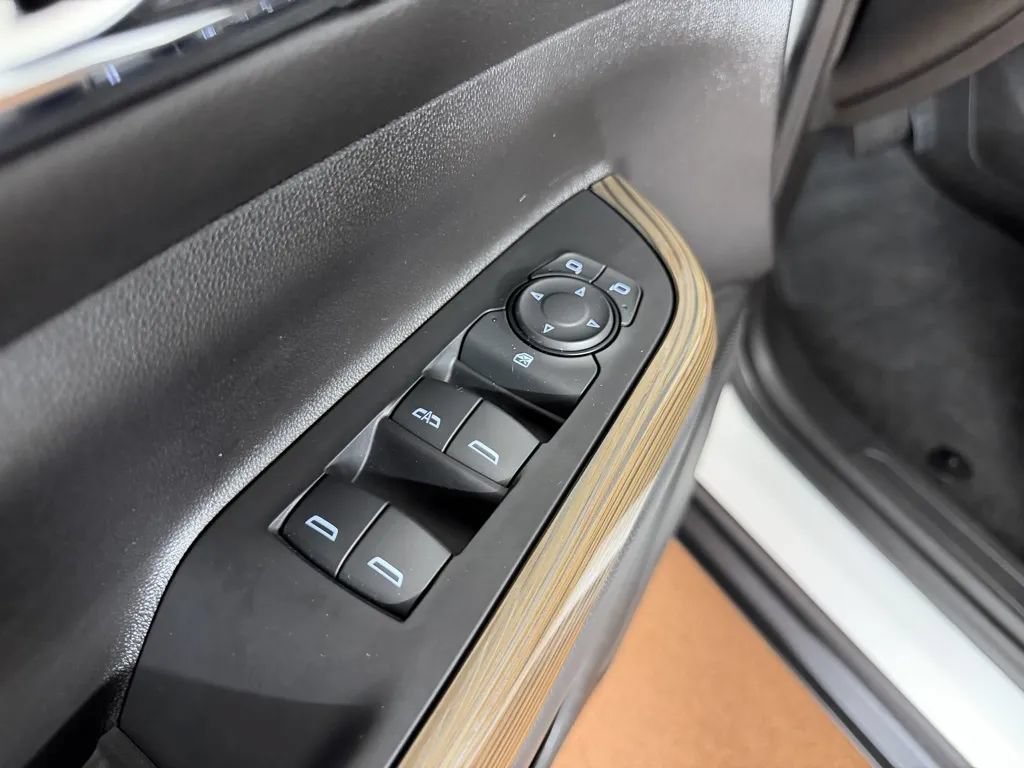 Used 2022 GMC Acadia SLE w/ Driver Convenience Package AWD/4WD image 16