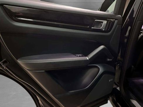 Used 2019 Porsche Cayenne w/ Premium Package image 70