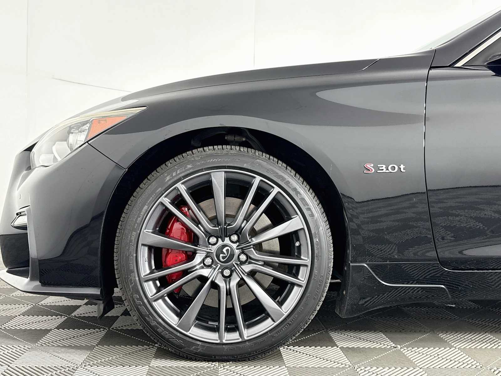 Used 2018 INFINITI Q50 Red Sport 400 w/ Sensory Package (Sport) AWD/4WD image 29
