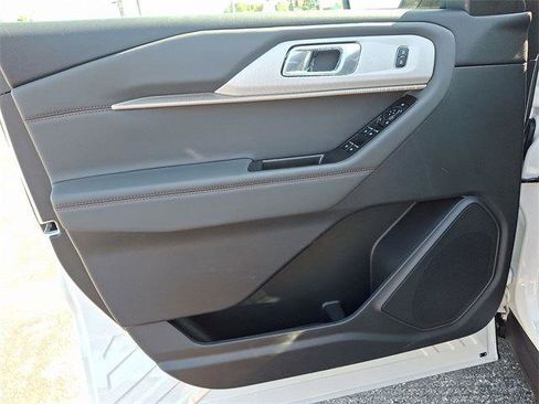 New 2025 Ford Explorer Active w/ Active Comfort Package image 9