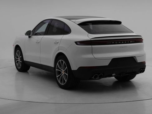 Used 2024 Porsche Cayenne Coupe image 3