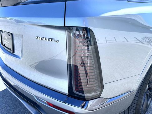 Used 2026 Cadillac Vistiq Platinum AWD/4WD image 11