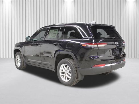 New 2026 Jeep Grand Cherokee Laredo X AWD/4WD image 5