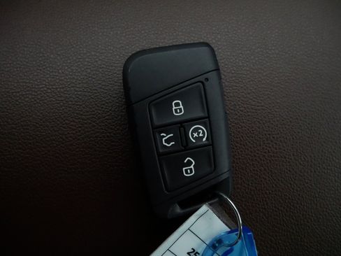 Certified 2022 Volkswagen Atlas SEL R-Line image 34