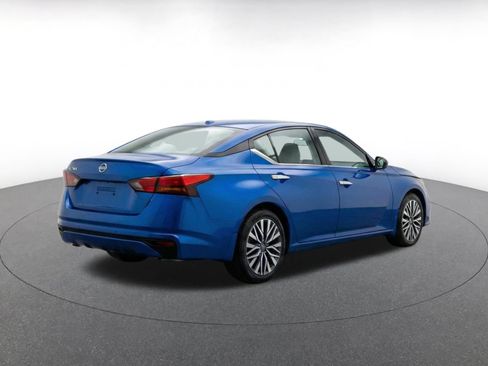 Used 2025 Nissan Altima 2.5 SV FWD image 8