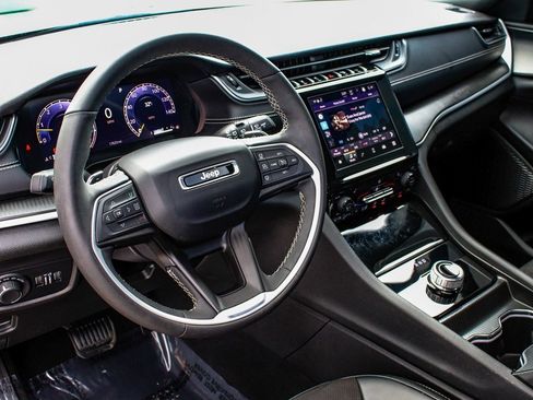 Used 2024 Jeep Grand Cherokee Altitude image 15