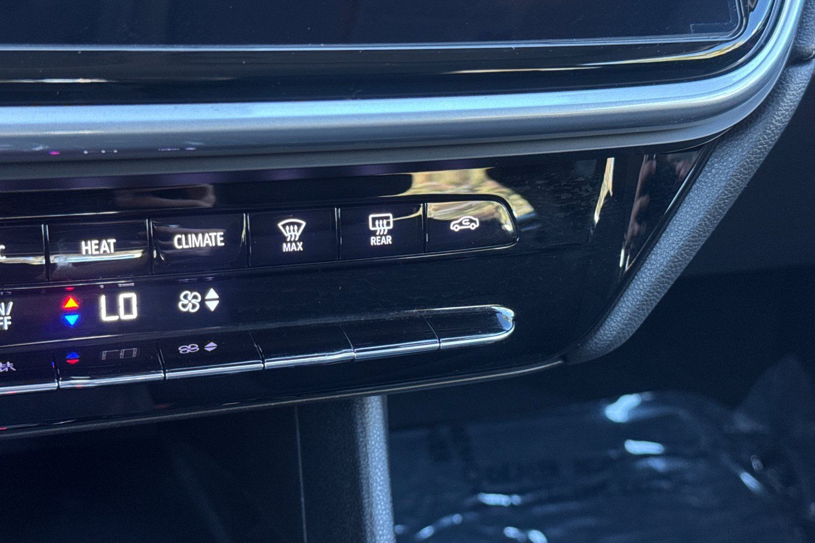 Used 2023 Chevrolet Bolt EUV LT w/ Driver Confidence Package FWD image 29