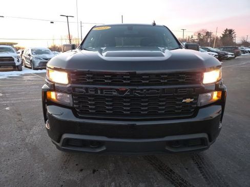 Used 2021 Chevrolet Silverado 1500 Custom image 2