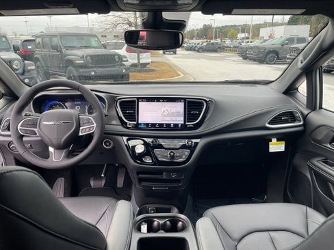 New 2026 Chrysler Pacifica Select FWD image 22