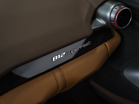 Used 2019 Ferrari 812 Superfast RWD image 38