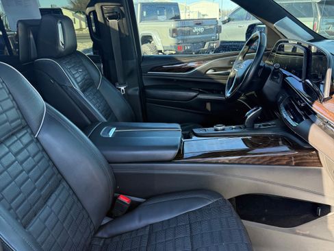 Used 2021 Cadillac Escalade Premium Luxury Platinum image 9