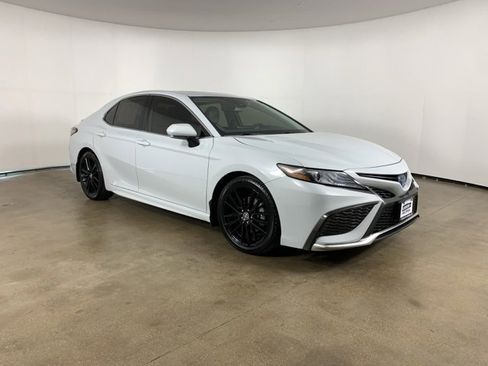 Used 2023 Toyota Camry XSE image 5