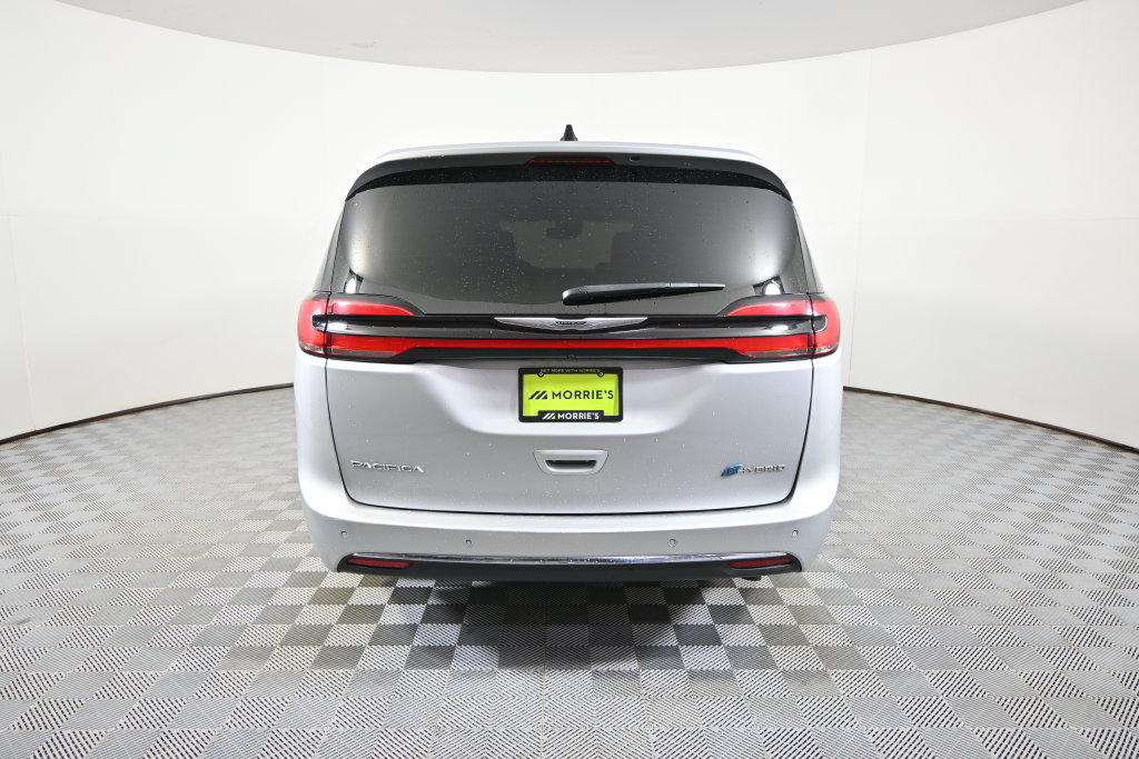 Used 2023 Chrysler Pacifica Limited FWD image 5