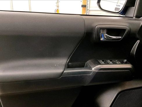 Used 2020 Toyota Tacoma TRD Off-Road w/ Blackout Package image 22