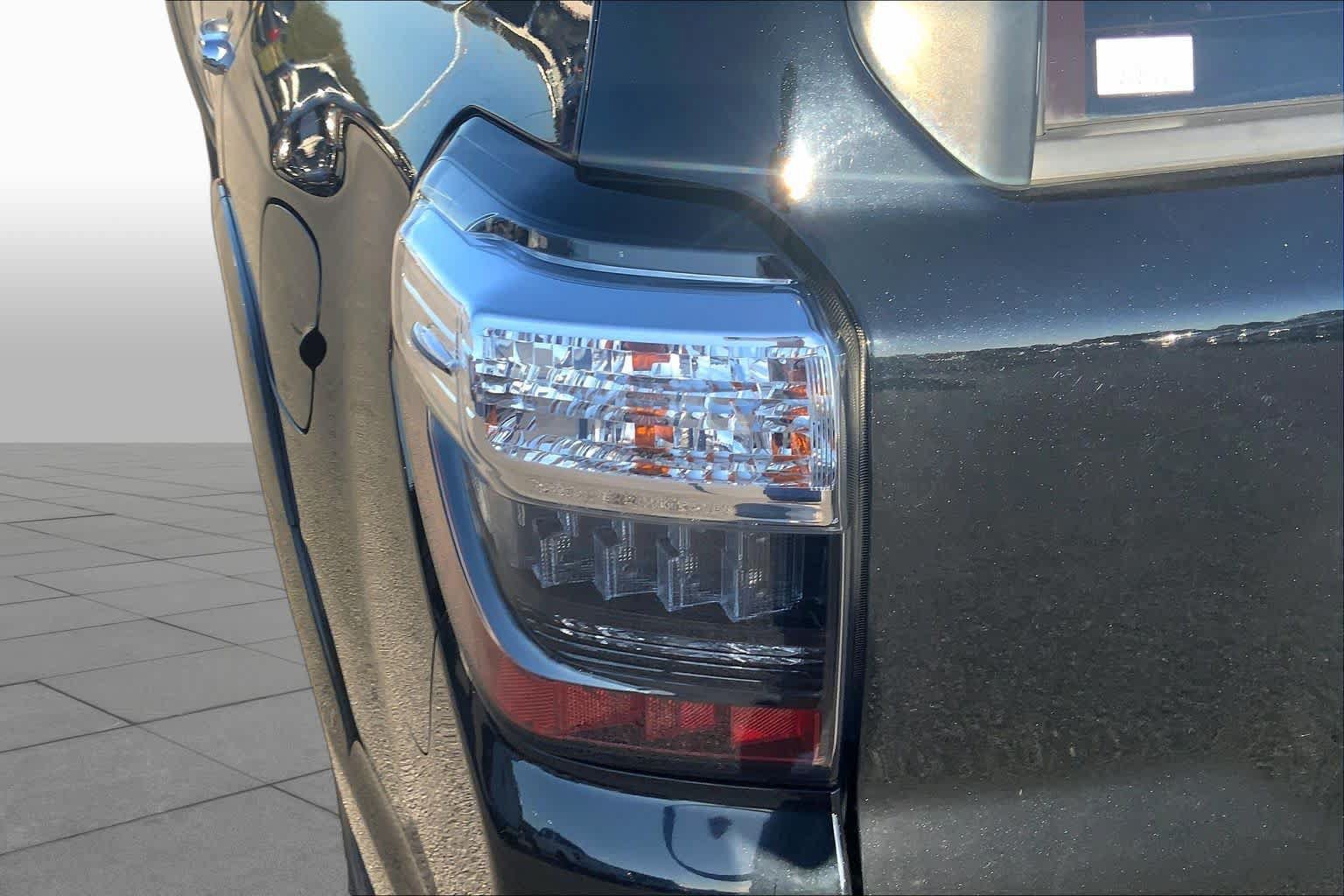 Used 2016 Toyota 4Runner Limited AWD/4WD image 28