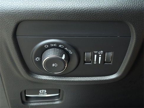 Used 2025 Jeep Grand Cherokee Summit image 34