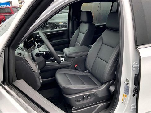 New 2026 Chevrolet Suburban LT w/ Comfort Package image 9