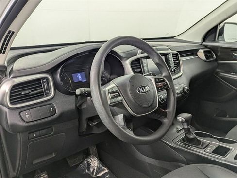 Used 2020 Kia Sorento LX image 9