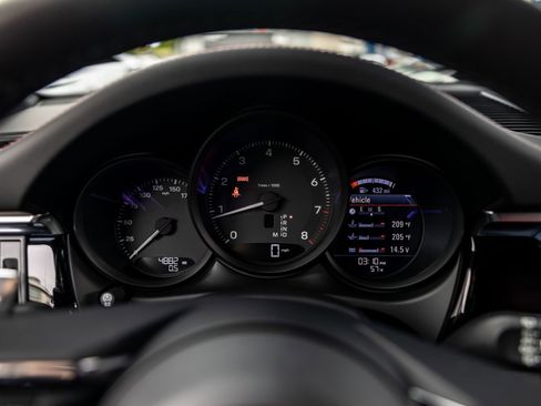 Certified 2025 Porsche Macan AWD/4WD image 52