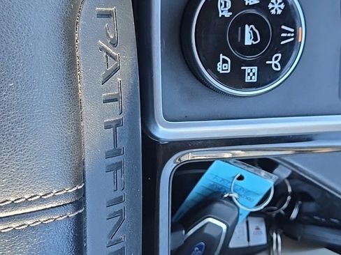 Used 2022 Nissan Pathfinder SV w/ SV Black Package image 42