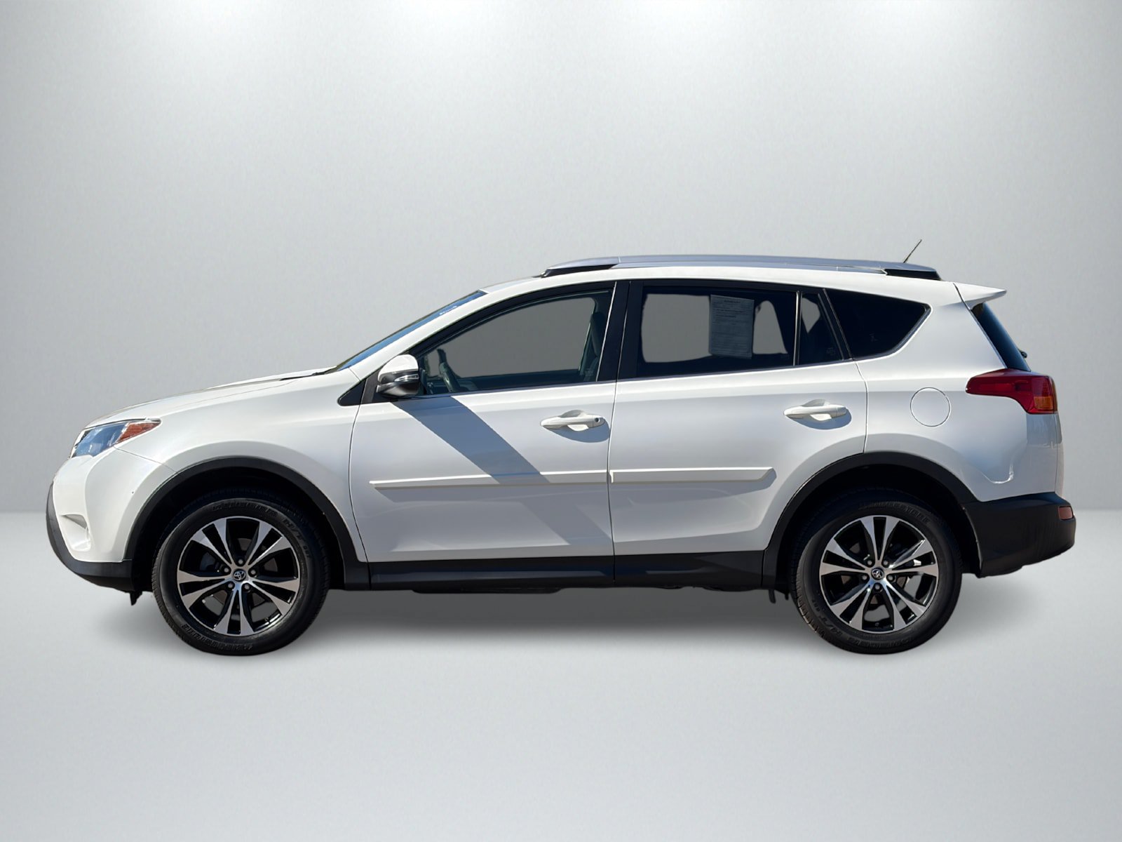 Used 2015 Toyota RAV4 Limited AWD/4WD image 2