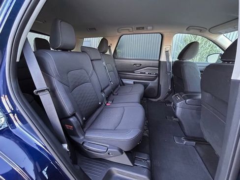 Used 2024 Nissan Pathfinder SV image 39