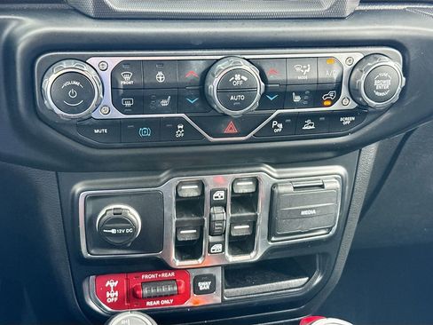 Used 2021 Jeep Wrangler Unlimited Rubicon 4xe w/ Cold Weather Group AWD/4WD image 15
