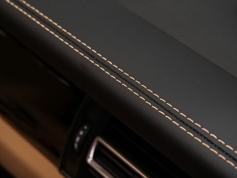 Used 2025 Porsche Macan image 24