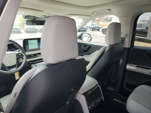 New 2026 Lincoln Aviator AWD image 24