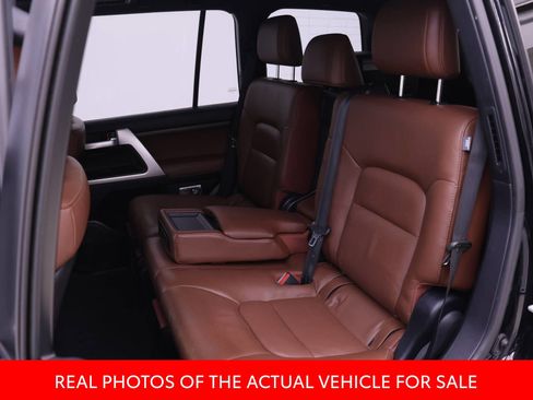 Certified 2019 Toyota Land Cruiser w/ Four Season Floor Mat Package AWD/4WD image 11